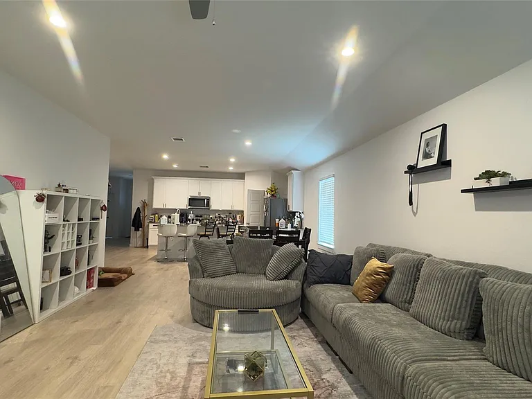 7834 Calabria Dr — Photo 9