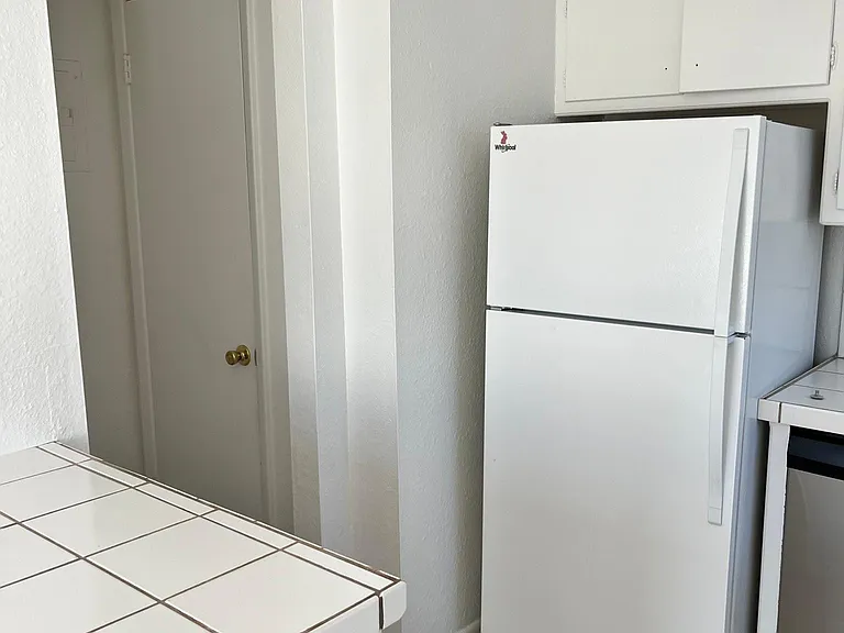 6341 S Newport Ave #4 — Photo 4