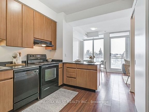 3rd image of 30 Canterbury Pl #501