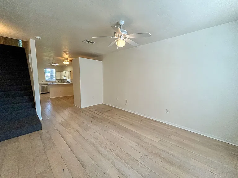 4415 SW 34th St #803 — Photo 2