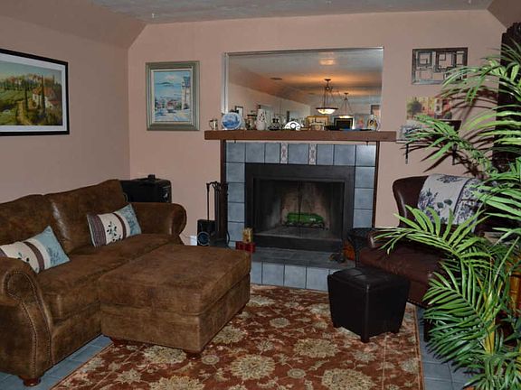 3rd image of 3504 Gardens East Dr APT A
