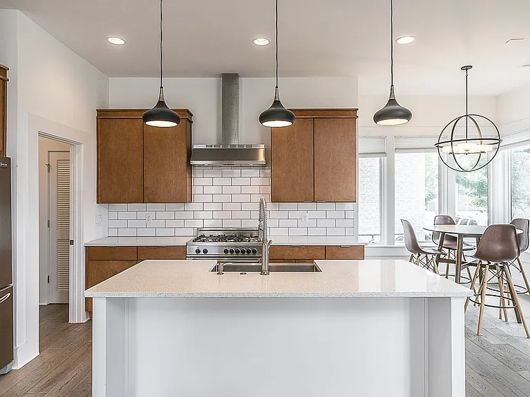 323 Garfield St — Photo 3
