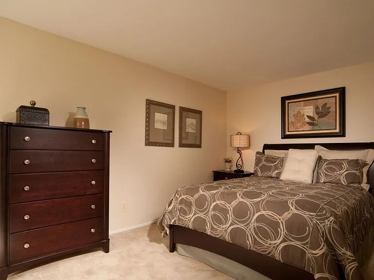 5 Corners Bedroom