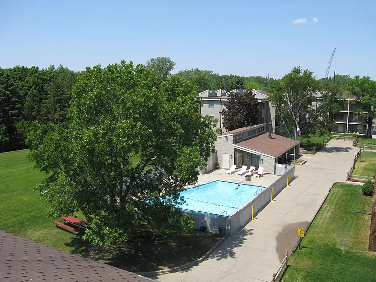 Plymouth Colony Apartments — Photo 6
