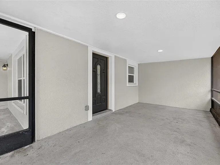 10004 N 25th St — Photo 33