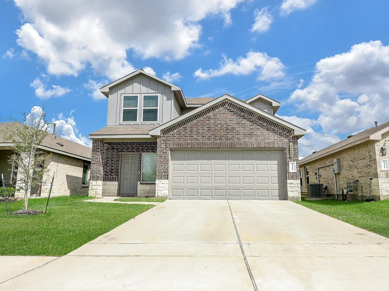 4 bed, 2.5 bath, 2295 sqft, $2,350 — Photo 2