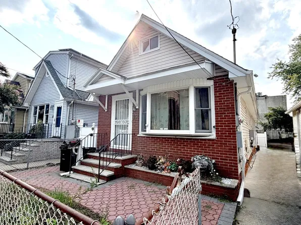 15 Sweetwater Ave, Staten Island, NY 10308