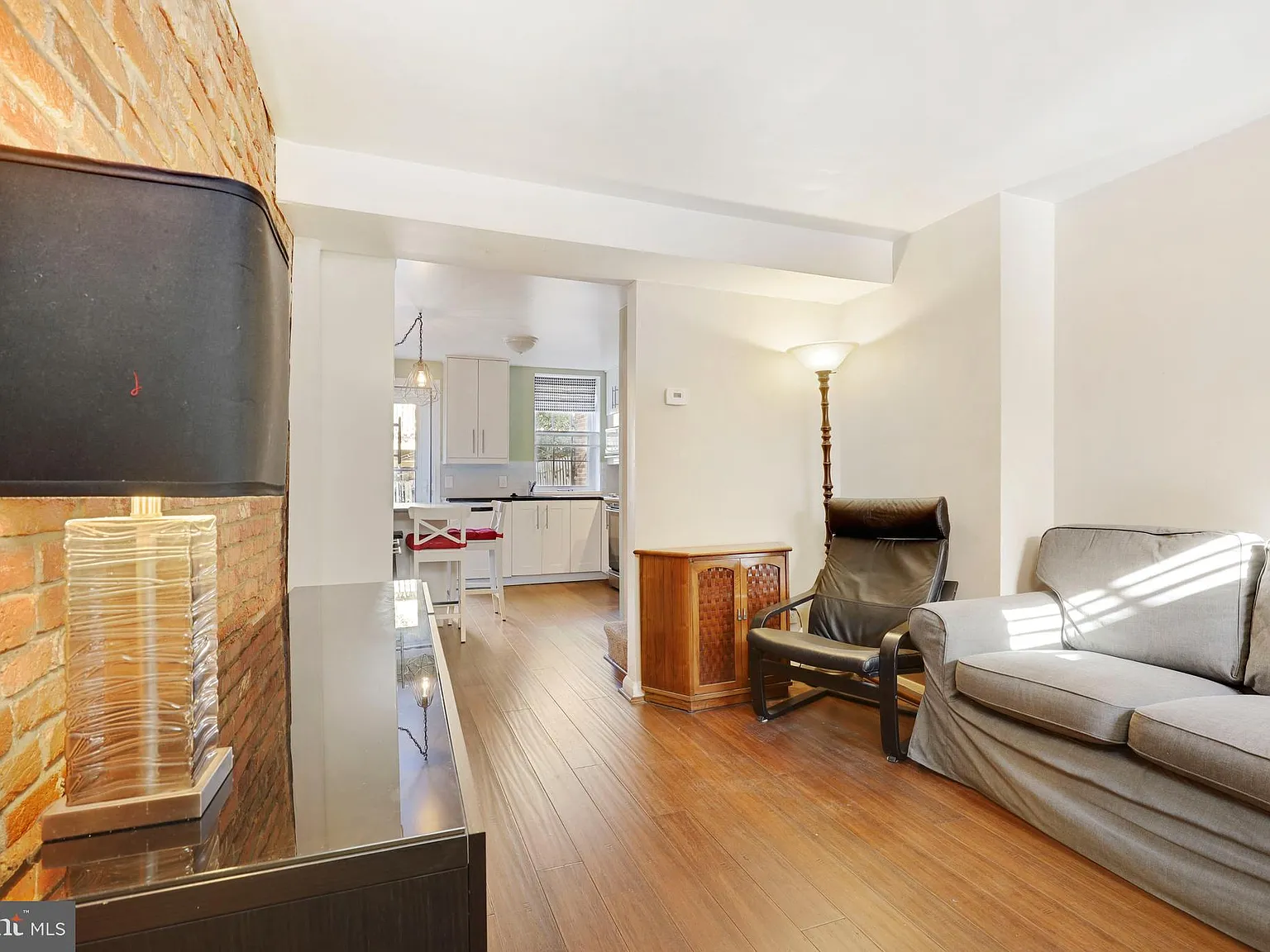 2 bed, 910 sqft, $2,100 — Photo 4