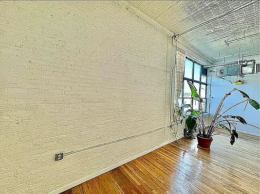 3rd image of 255 McKibbin St #316