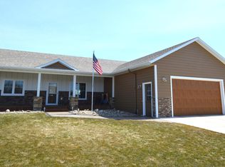 1218 Kettering Dr, Aberdeen, SD 57401