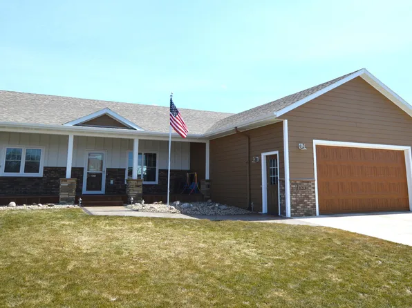 1218 Kettering Dr, Aberdeen, SD 57401