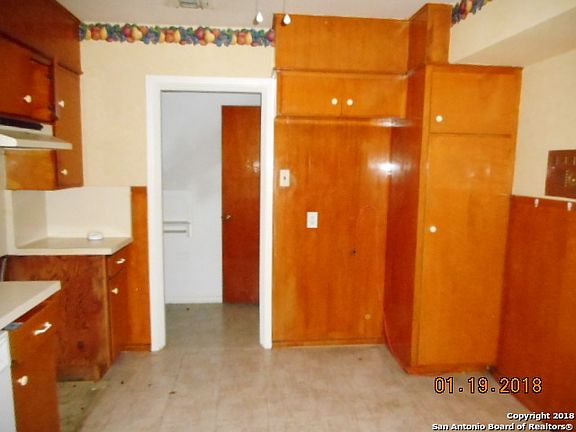 5th image of 403 Pilgrim Dr