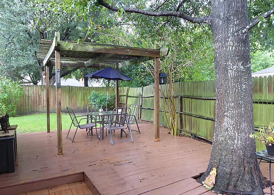 1st image of 4127 Knoll Glen Dr