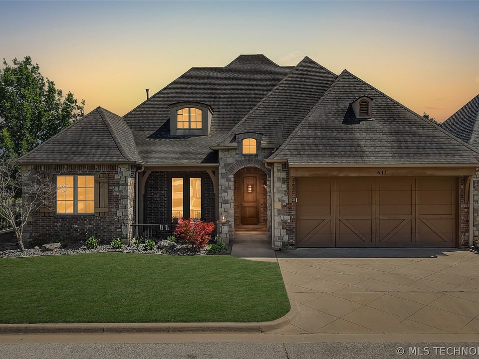 1st image of 611 Fairway Dr