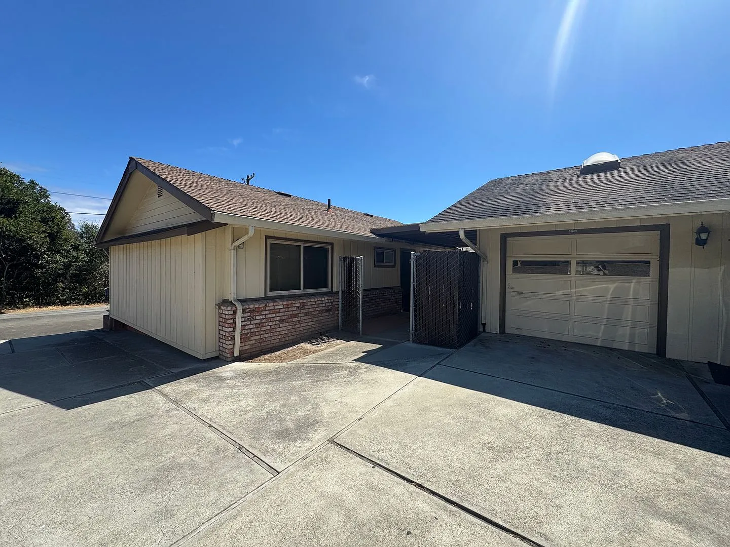 Sunny Single-Level 2-Bedroom, 2-Bath Home in Live Oak — Photo 4