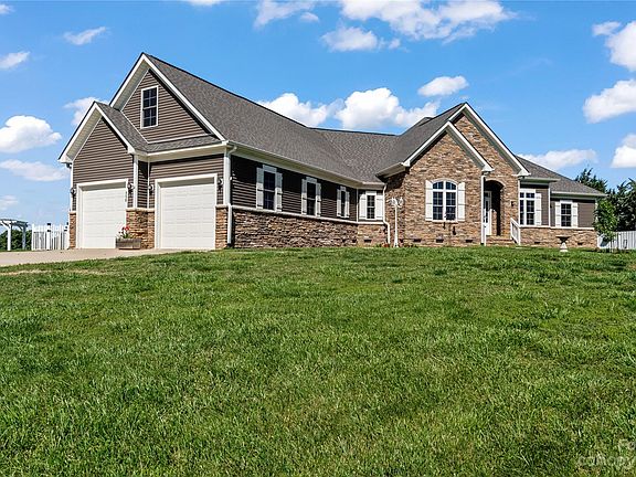 2nd image of 116 Layin Low Ln