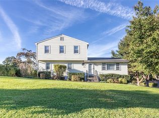 33 Camelot Dr, Monroe, CT 06468