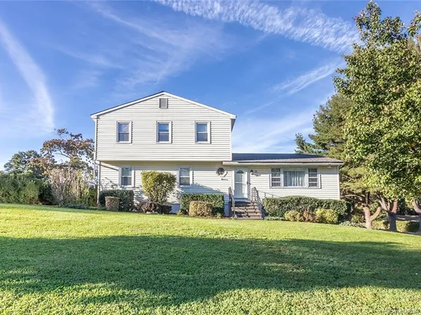 33 Camelot Drive, Monroe, CT 06468