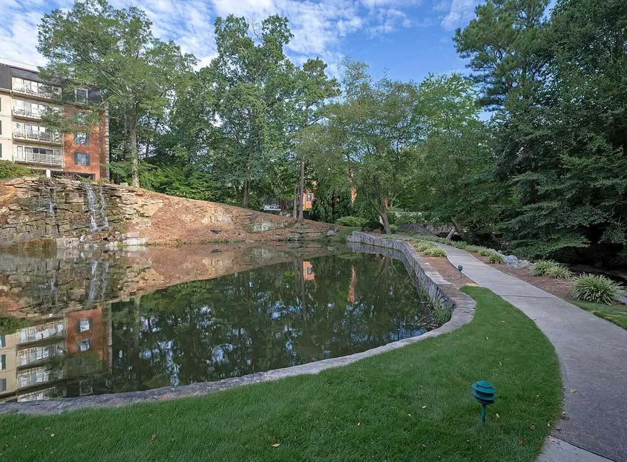 5 Plantation Dr NE — Photo 2