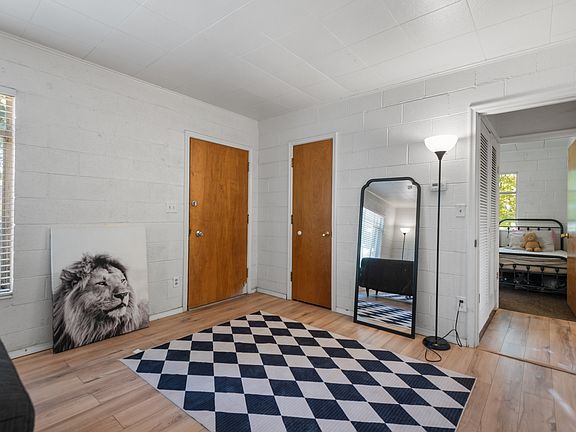 4th image of 1066 35th St