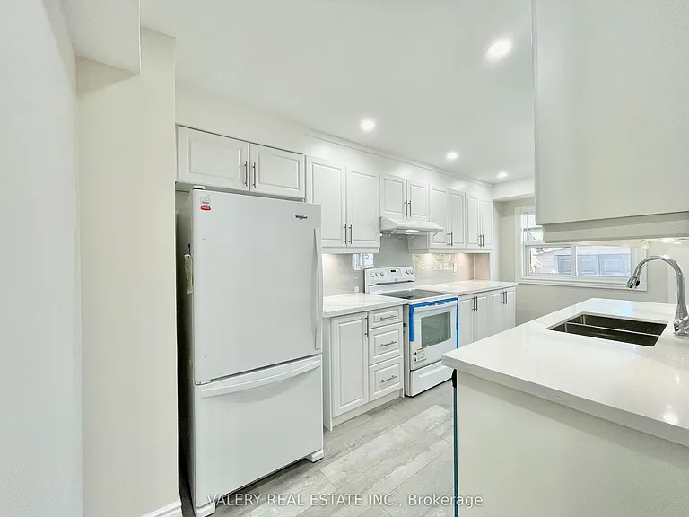 26 Homeland Ct — Photo 2