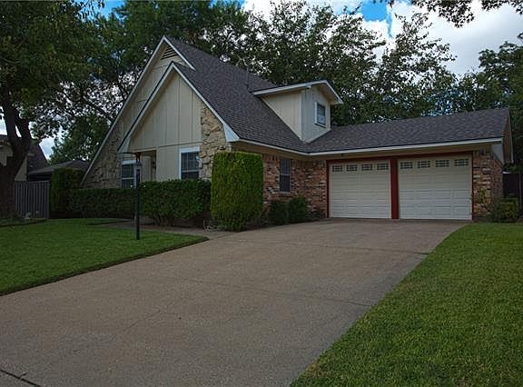 2nd image of 2421 Newcastle Dr