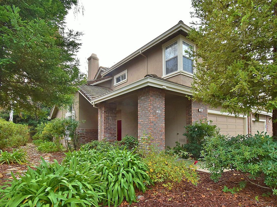 1st image of 39 Mountain Valley Pl
