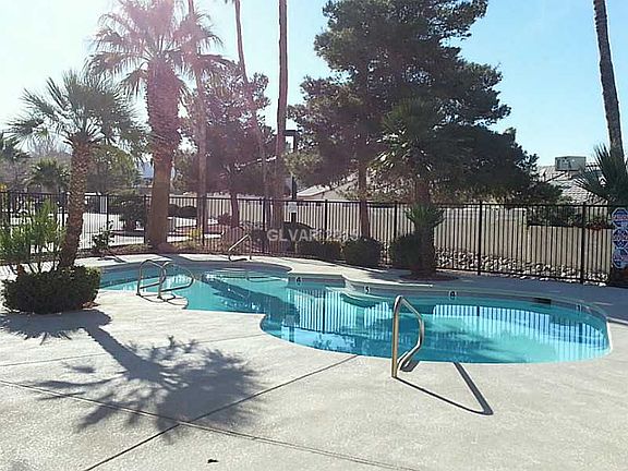 3rd image of 678 Corte Madera Ave