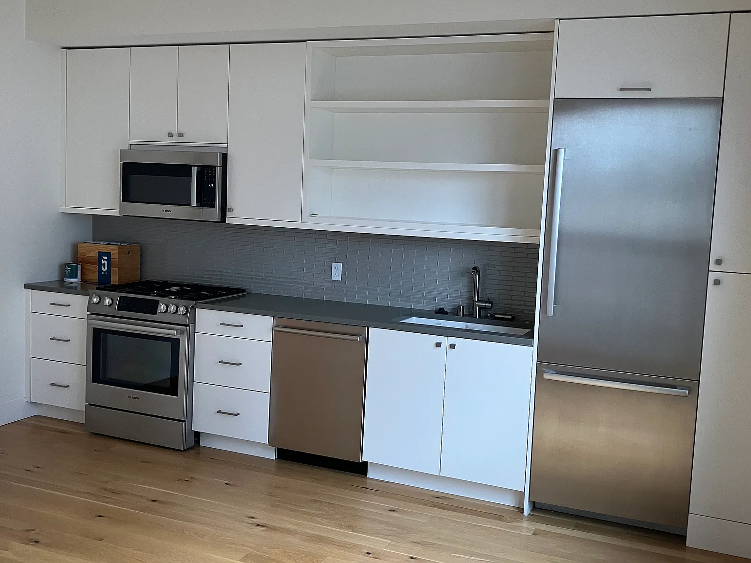 Studio, 960 sqft, $2,015 — Photo 4