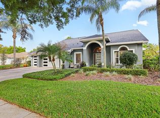 5208 Laurel Pointe Dr, Valrico, FL 33596