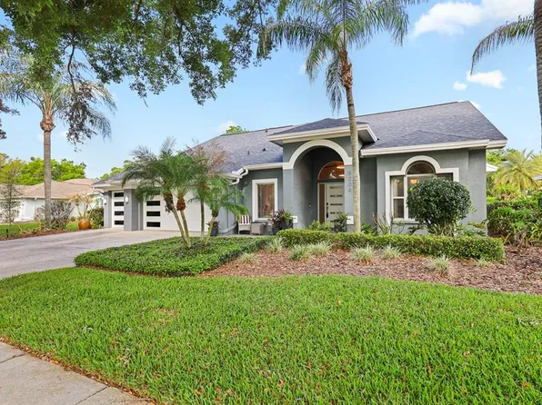 5208 Laurel Pointe Dr, Valrico, FL 33596