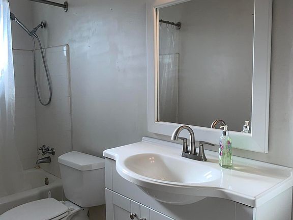 5th image of 8184 N Shelley Ave