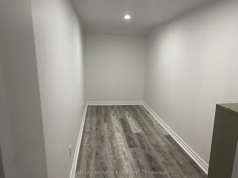 36 Rosanna Cres — Photo 8