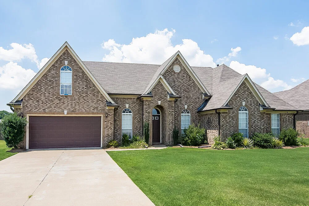 5 bed, 2.5 bath, 2263 sqft, $2,435 — Photo 1