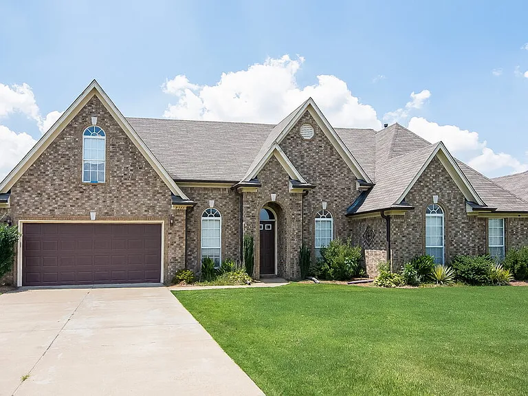 8361 Pinnacle Dr — Photo 1