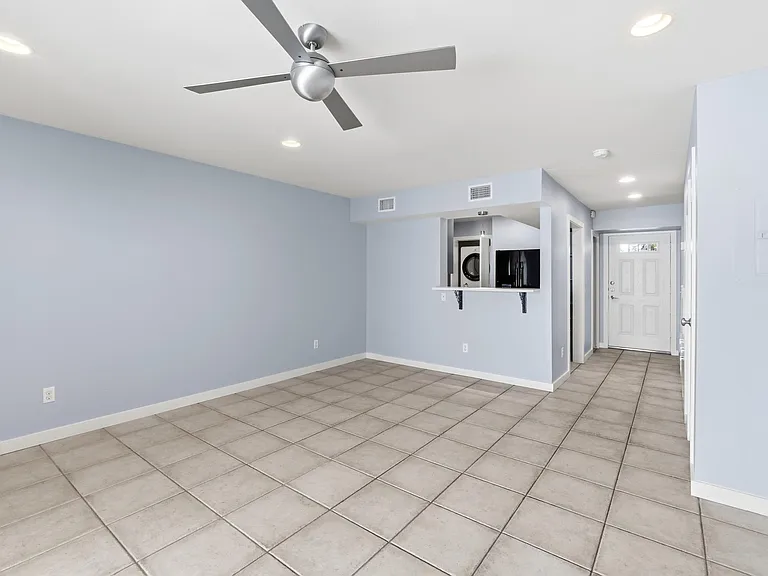 2122 Hancock Dr #121 — Photo 4