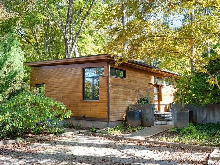 515 Claire Dr NE — Photo 76