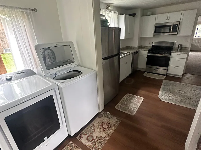 921 Franklin Ave — Photo 2