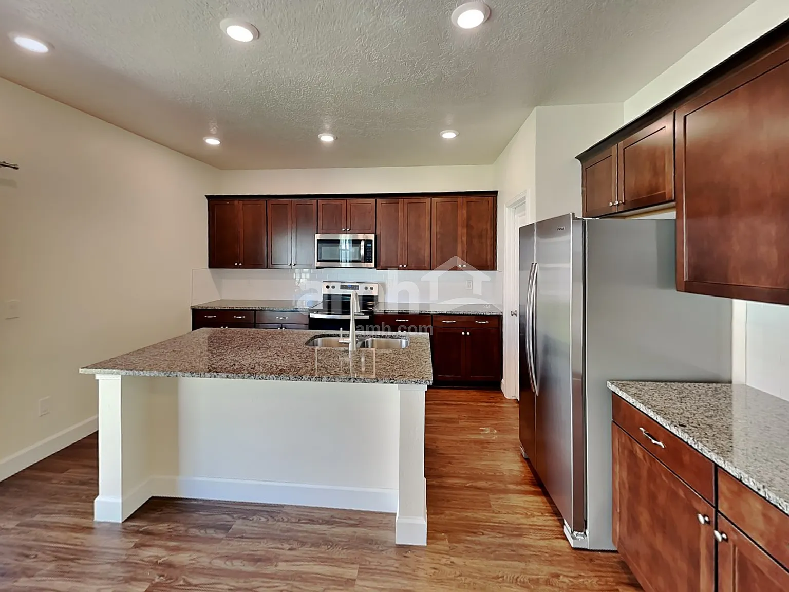 3 bed, 2.5 bath, 1854 sqft, $2,240 — Photo 4