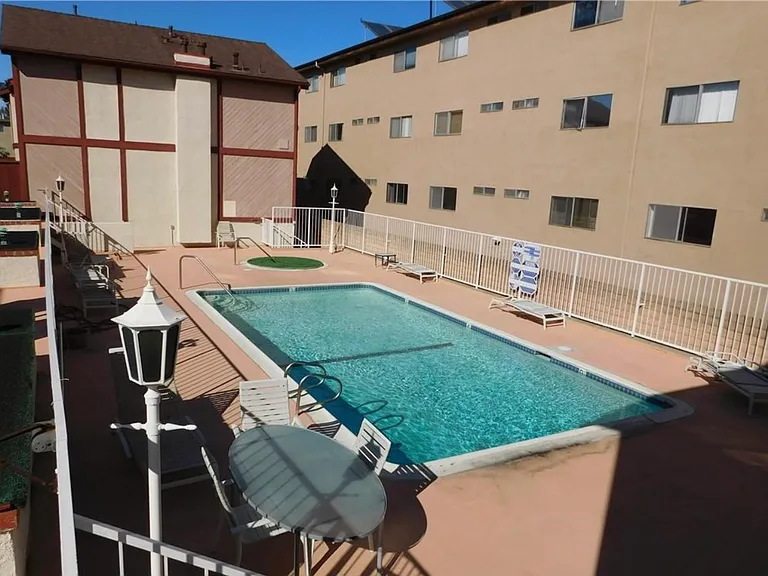 2509 W Redondo Beach Blvd #25 — Photo 11