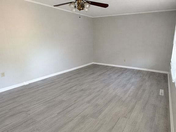 5th image of 152 Leonard Dr