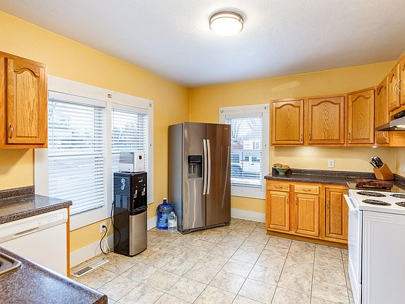 5th image of 712 Union St