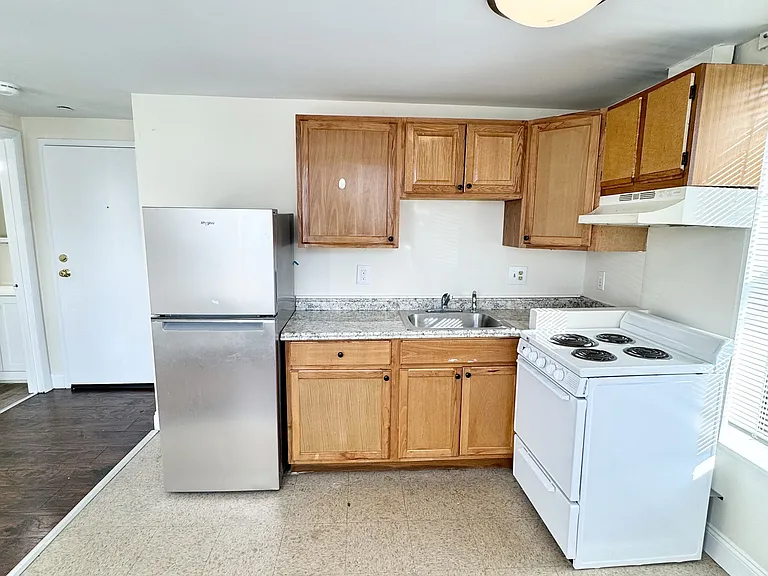 148 Liberty St — Photo 7