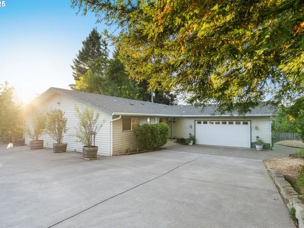 1444 Hudson Ave, Cottage Grove, OR 97424