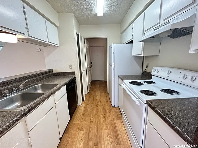 2 bed, 1.5 bath, 903 sqft, $1,175 — Photo 4
