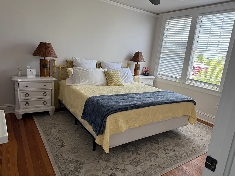 California King size bed