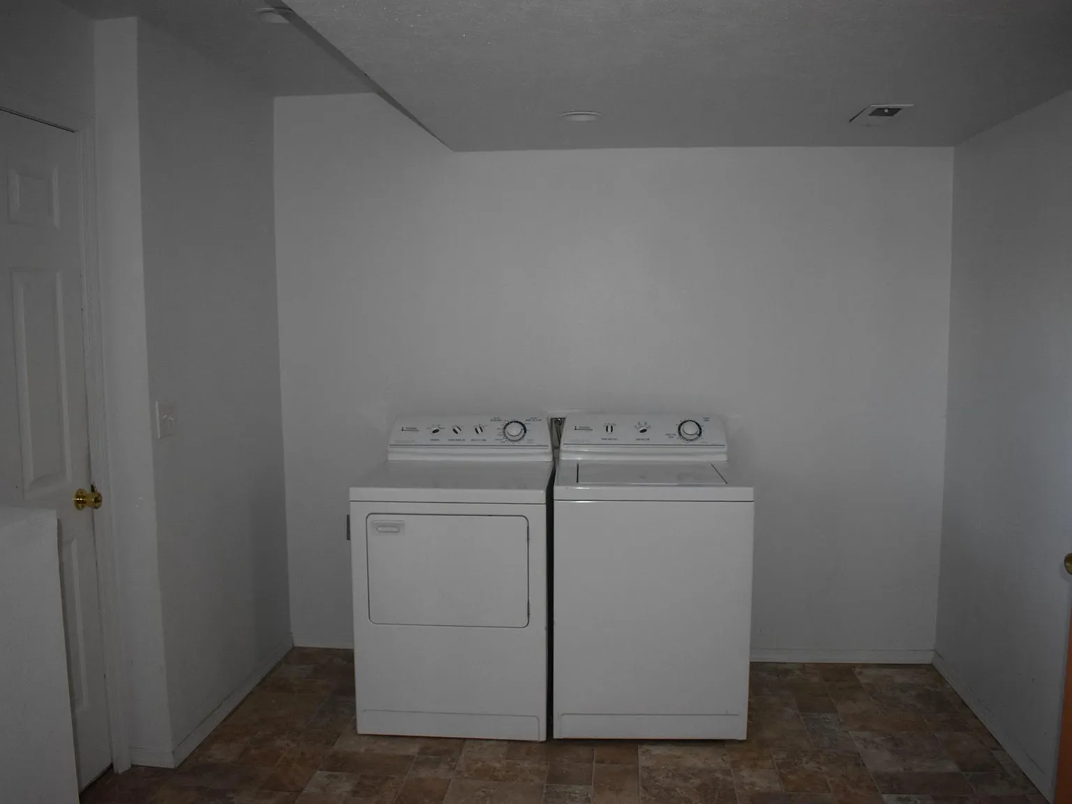 1215 N Stevenson Rd — Photo 3