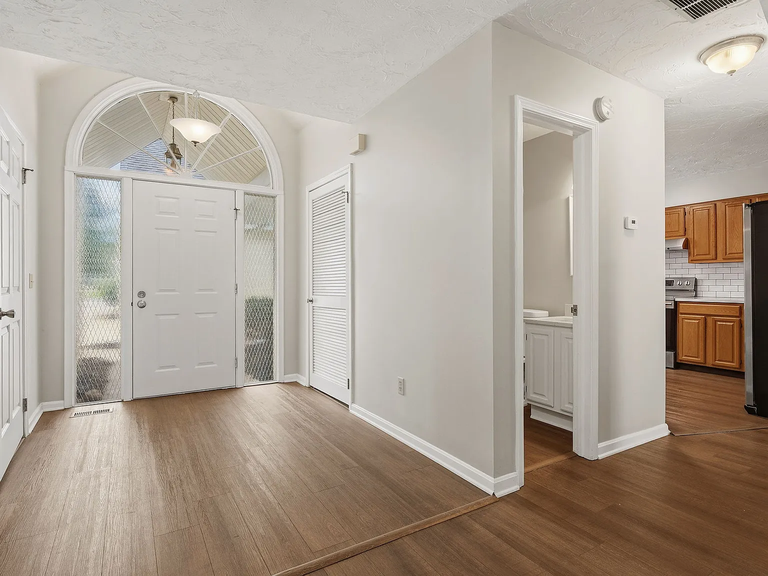 3 bed, 2.5 bath, 1900 sqft, $2,750 — Photo 4