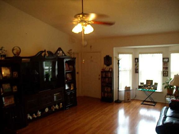 3rd image of 2870 Windsor Heights St