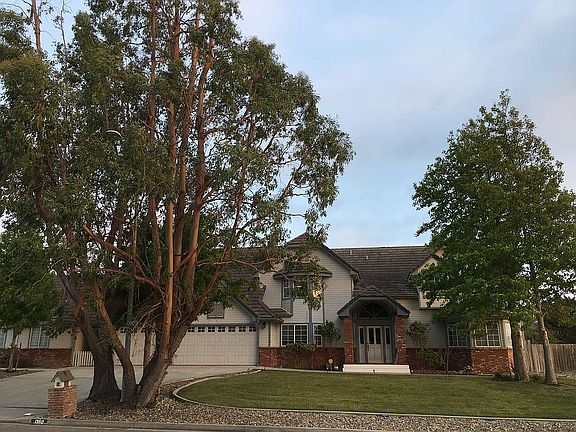 3rd image of 1360 Foxenwood Dr